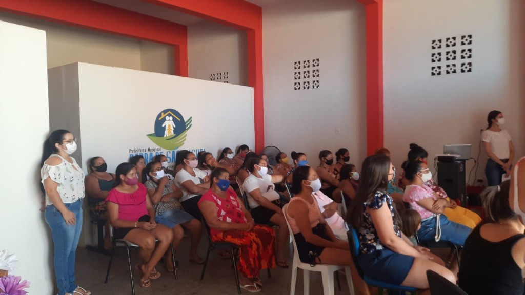 Secretaria de Assistência Social promove encontro presencial com Grupo de Mulheres de Floresta